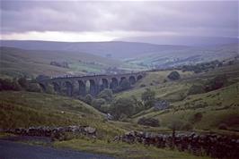 A train on the Dent Head viaduct, part of the Settle to Carlisle railway