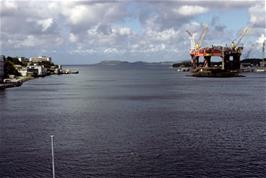 An oil platform en routeto Bergen