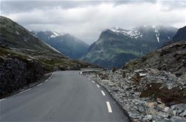 The long downhill to Geiranger begins in earnest near Blåfjellbrakka [New scan, 14/9/2019]