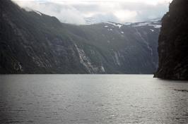 Continuing towards the Hellesylt fork in the fjord [New scan, September 2019]