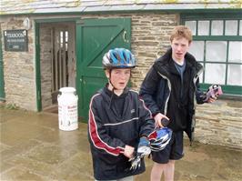 Josh and Joe in the mist as we leave the cafe at Bedruthen Steps