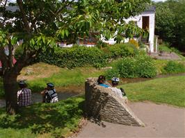 An ice-cream break in the shade at Harbertonford