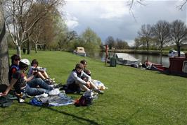 Lunch by the Thames at Abingdon Meadows