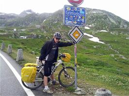 Finally we reach Grimsel Pass, the top of the mountain climb, 28.9 miles into the ride and 2165m above sea level