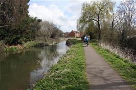 Following the cycle path along the Bridgwater and Taunton Canal