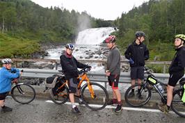 The group posing for a fashion magazine at Mjølfjell bridge, 20.7 miles into the ride