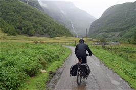 Continuing towards Flåm from the summer cheese farm