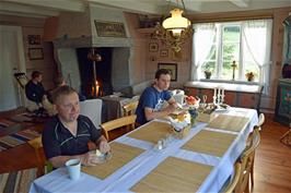 Breakfast at the Aasaaren Nedre farmhouse