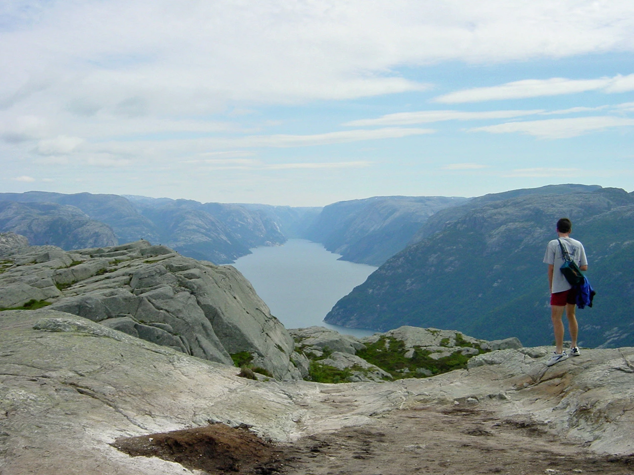 Hairy section 3800m from the hostel; Tao ventures far too close to the edge.