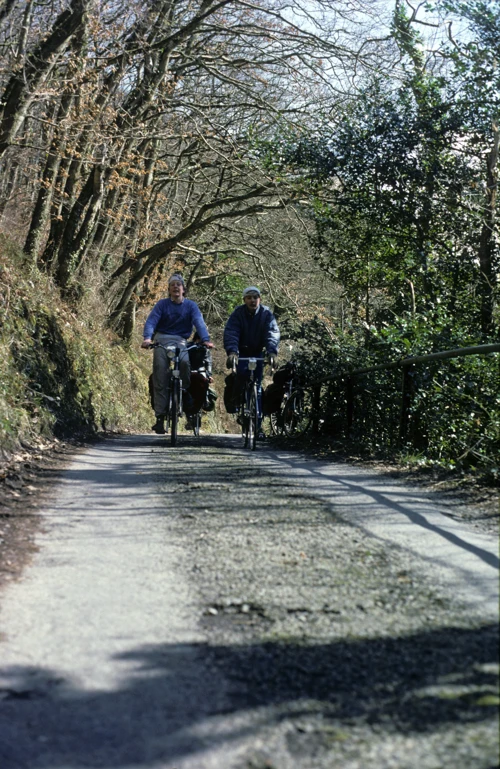 Andrew Simmons and David Parry lead the way down Broadoak Hill towards Hunters’ Inn through spring woodland.