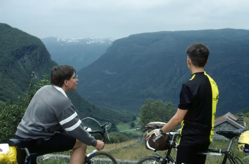 Mark Moxham and Mark Burnard admire the view near Sprekla, 8 miles up, 560m.