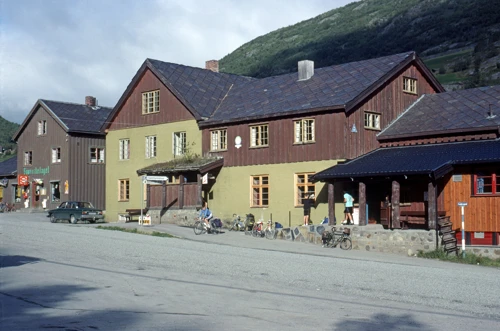 Bøverdalen youth hostel, finally basking in the morning sun we’d craved.