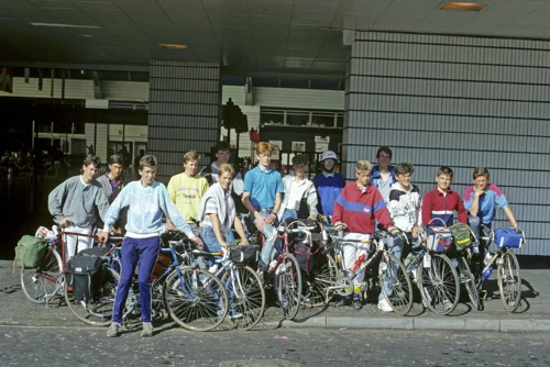 The full crew outside Perth station: Jeremy Weston, Andrew Brush, Chris Hall, Andrew Simmons, Michael Hall, Brett Jamieson, Philip Mills, Graham Beever, Darrel Gough, Philip Humphreys, Michael Jones, Jason Morris, Stephen Wilson, Mark Morris.