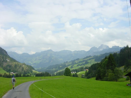 The long descent begins at Saanenmöser. 14.1 miles in.