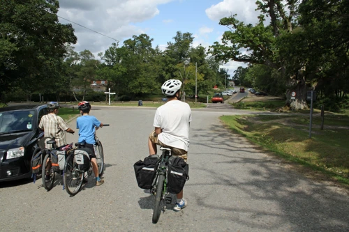 Rockford, 6.0 miles in.