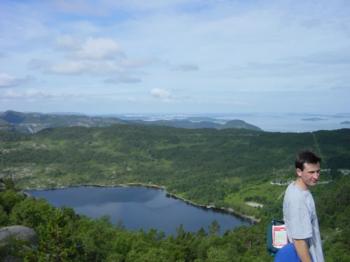 Tao with Revsvatnet behind, en route to Pulpit Rock.