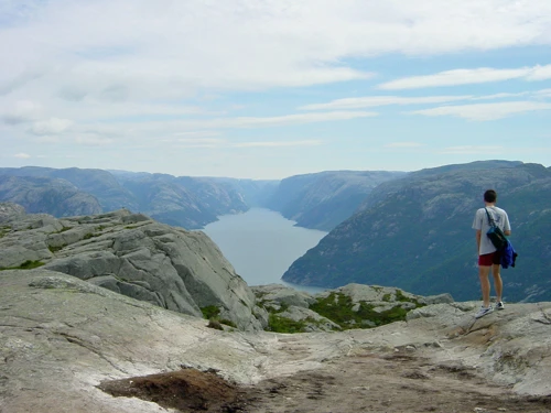 Hairy section 3800m from the hostel; Tao ventures far too close to the edge.