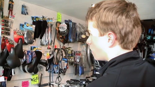 Joe buys a new bottle cage at Trail Bike Hire, Padstow—31.3 miles in.
