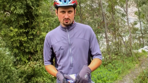 Tao polishes off a hasty leftovers lunch near Zizers—no shops open today. 24.4 miles into the ride.