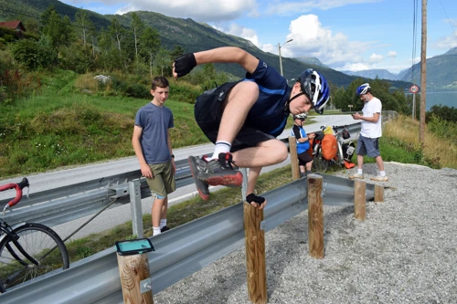 Dillan vaults for Jude