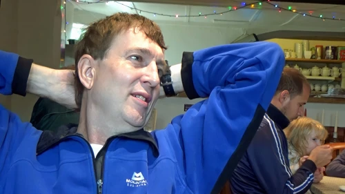 Michael chats with John at the Reading Room Café, Clapham—4.4 miles into the ride