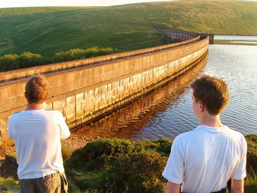Warm, tranquil scene at the Avon Dam