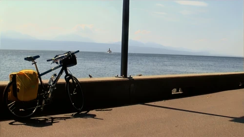 Lunch with views across Lake Geneva at Place du Vieux-Port, 4.0 miles into the ride.