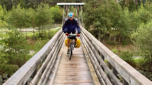 Tao on the suspension bridge over the Hinterrhein between Thusis and Sils.