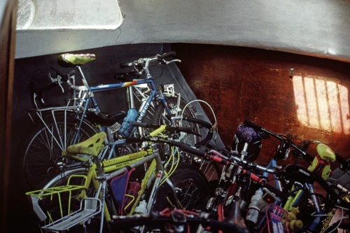 Bikes in the hold, bikes on top – the Endeavour of Berneray does us proud.