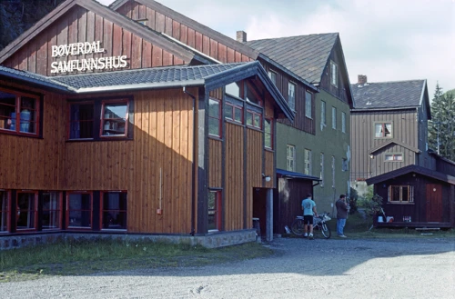 Rear view of Bøverdalen youth hostel in the sunshine.