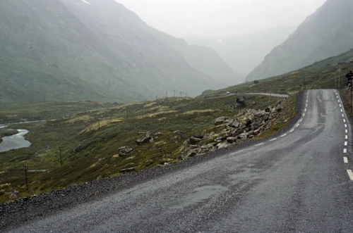 Looking back from partway down the long descent in Breidsæterdalen.