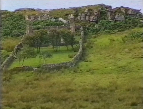 One of the ruined houses at Lonbain.