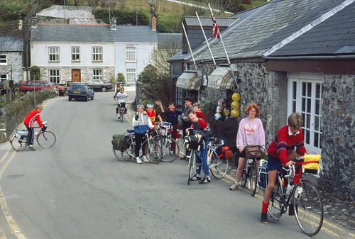 19 Apr 1987 · Brief pause at West End, Pentewan—11 miles in—for a local shop refreshment stop.
