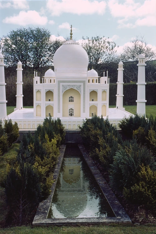 21 Apr 1987 · Taj Mahal at The World in Miniature, Goonhavern.