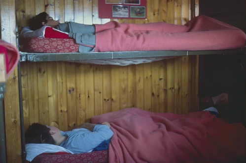 23 Apr 1987 · Graham and Mark in bunks, our cosy, cliff-top sunken dorm overlooking the sea at Tintagel Youth Hostel.