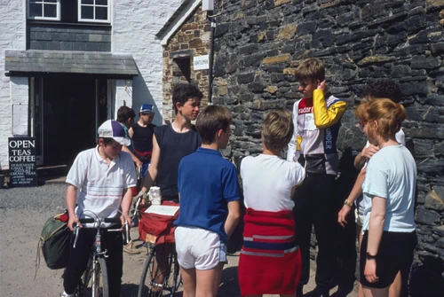 23 Apr 1987 · Outside the National Trust cafe in Boscastle after a leisurely stop.