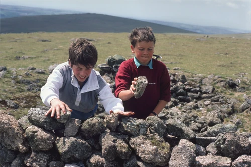26 Apr 1987 · Gary and Mark Morris attempt dry-stone walling with Ugborough granite at lunch.