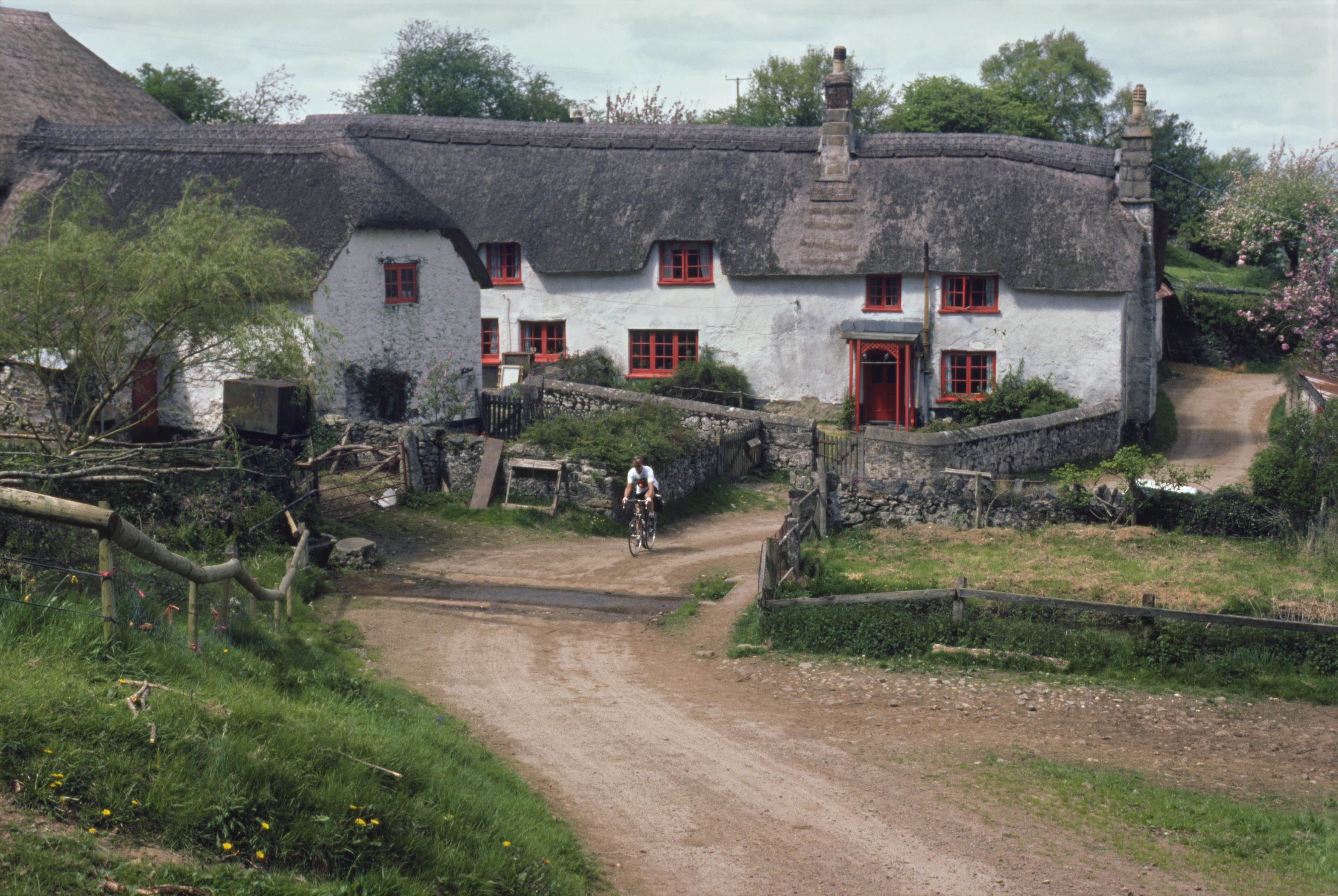Torbay Section’s Kevin Presland at Woodlands Farmhouse and Barn, above Steps Bridge.