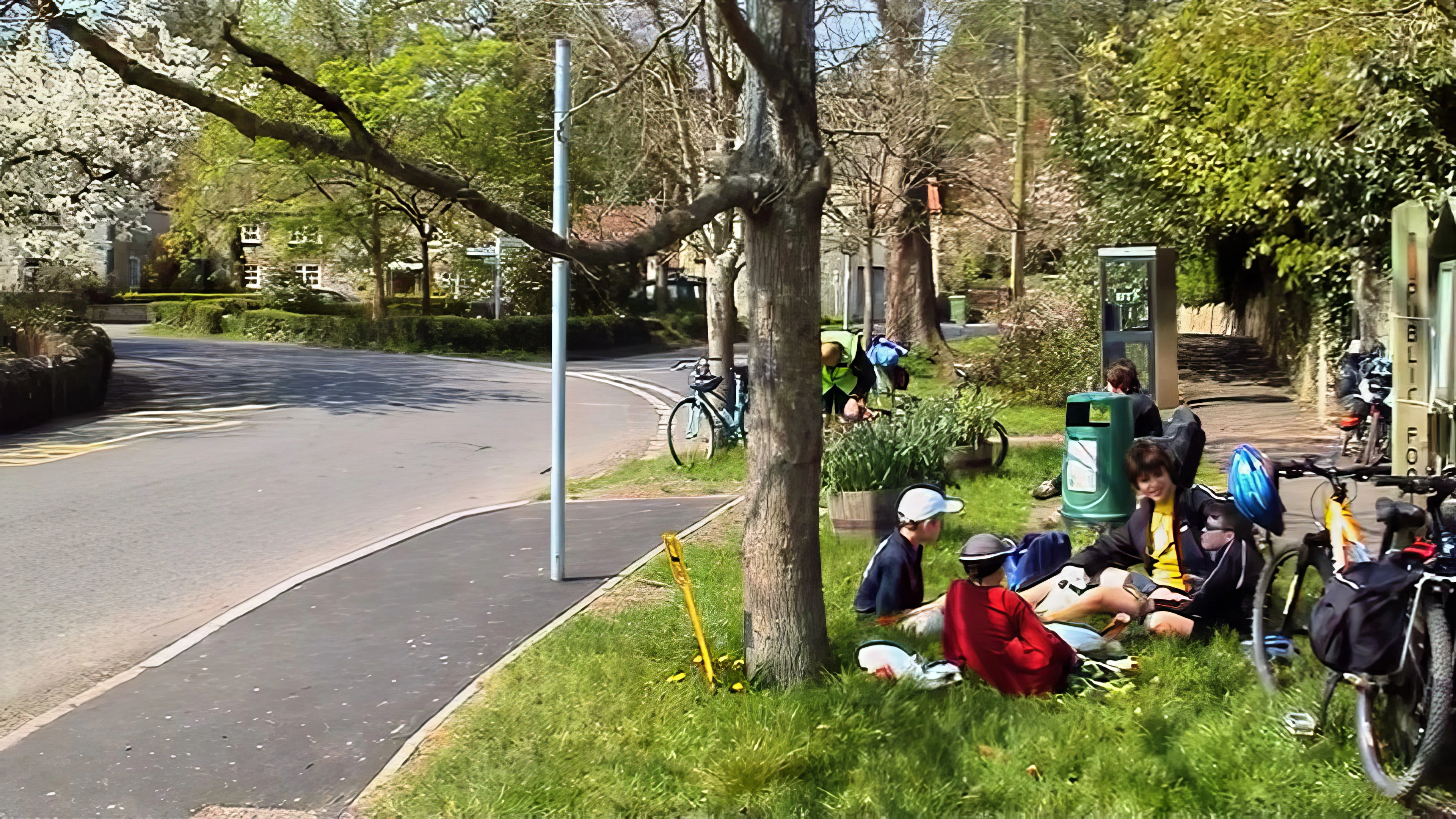 Lunch on Middle Road, Cossington, 13.5 miles in.