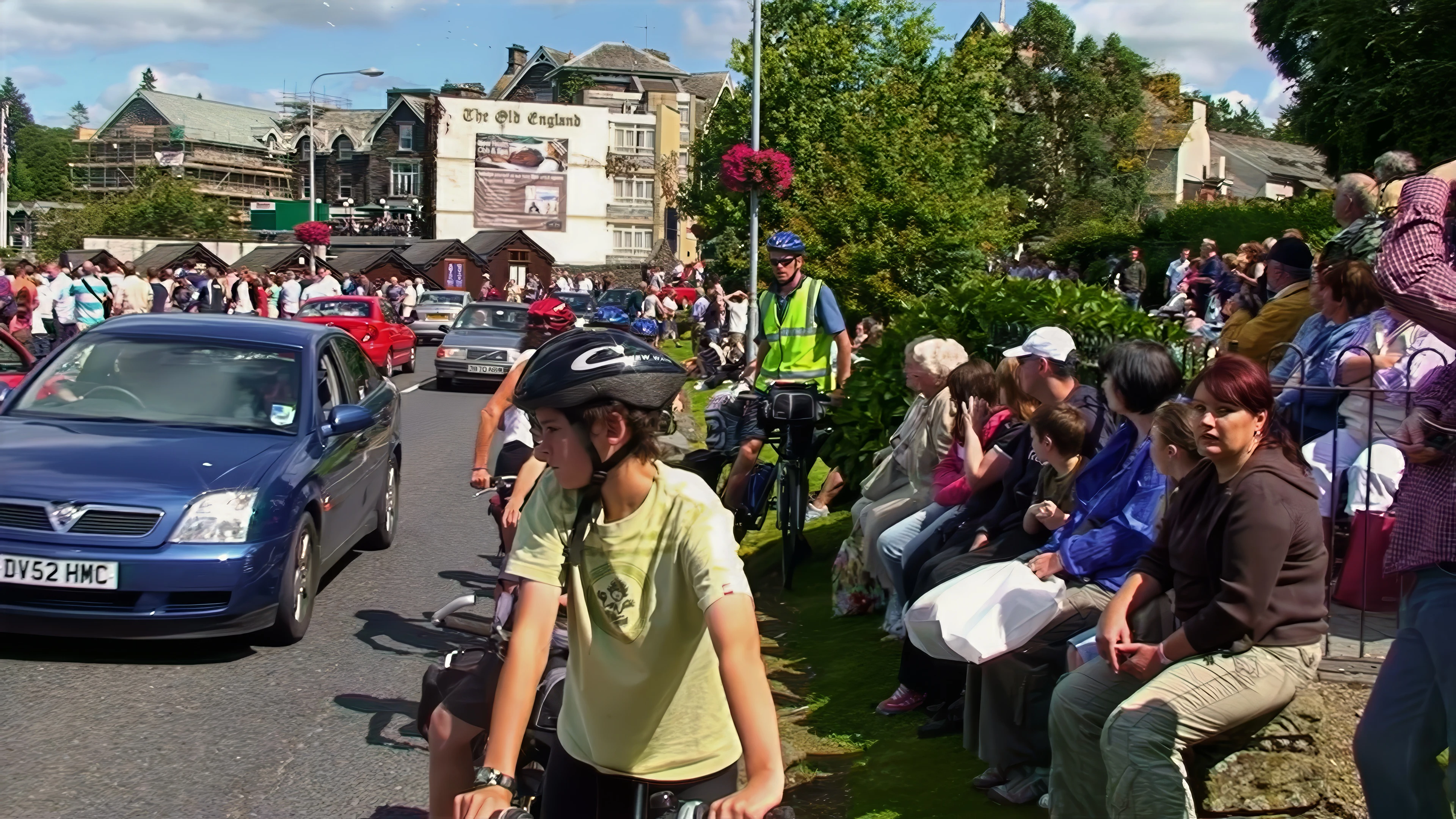Brief stop in a heaving Bowness-on-Windermere for the Windermere Air Show overhead.