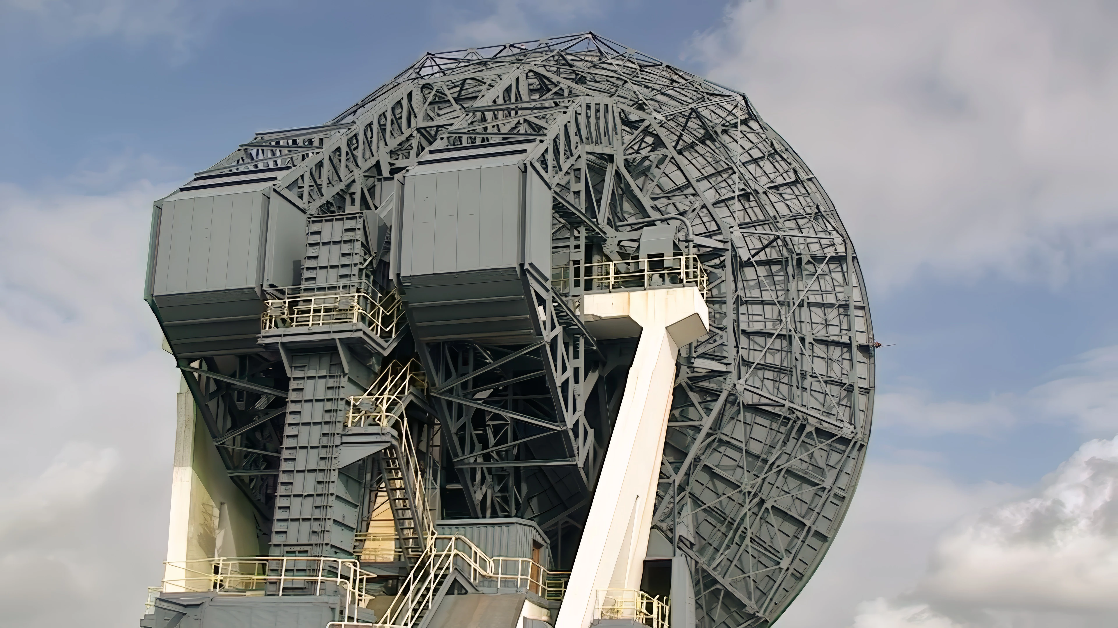 Arthur satellite dish at Goonhilly Downs.