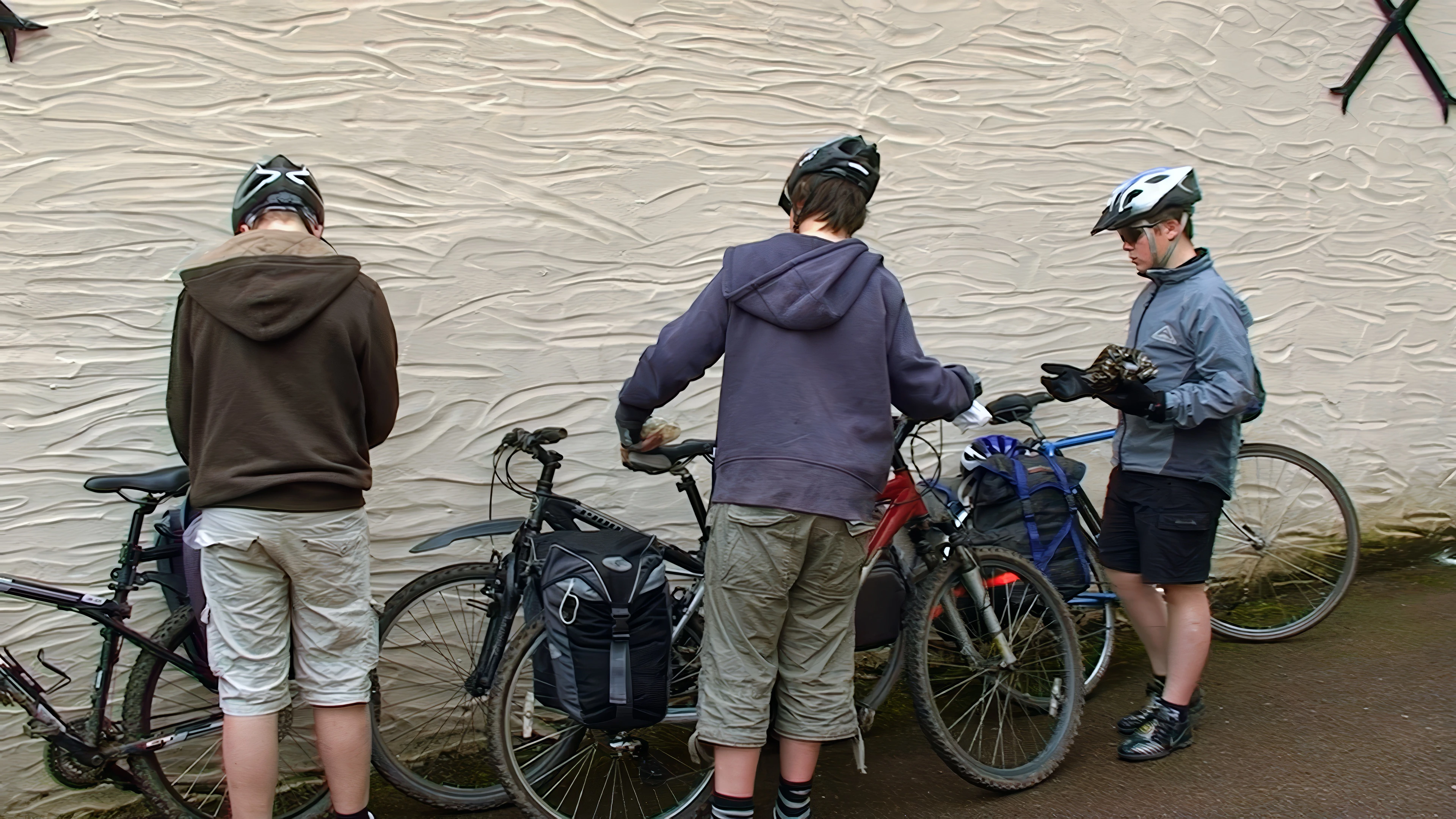 Preparing to leave the Bath Hotel, Lynmouth.