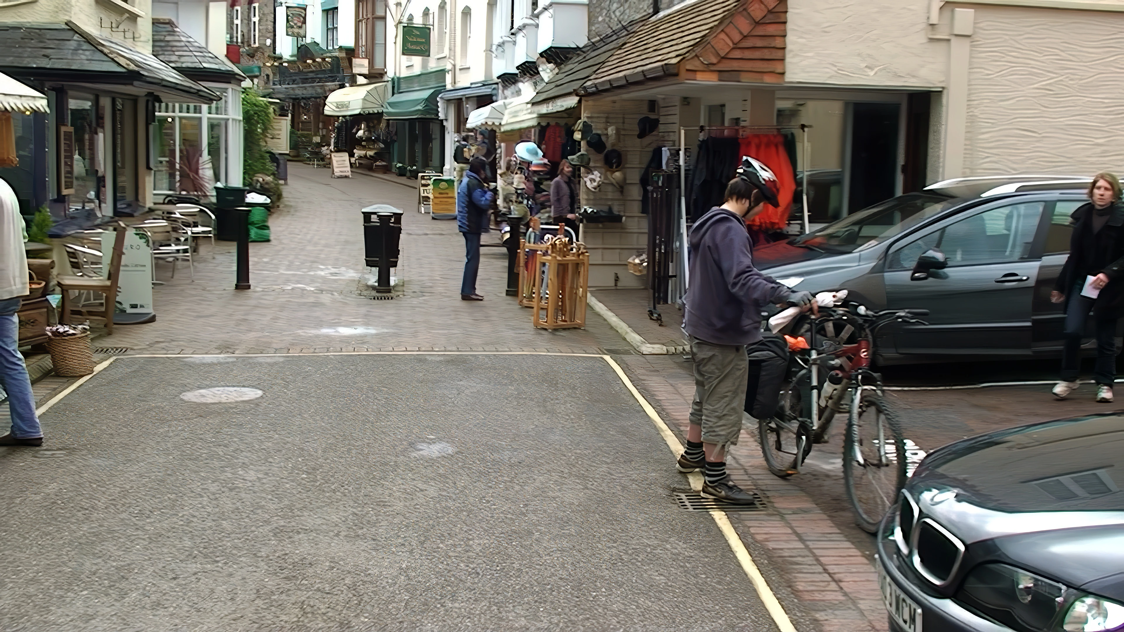 Lynmouth Street, just outside the Bath Hotel.