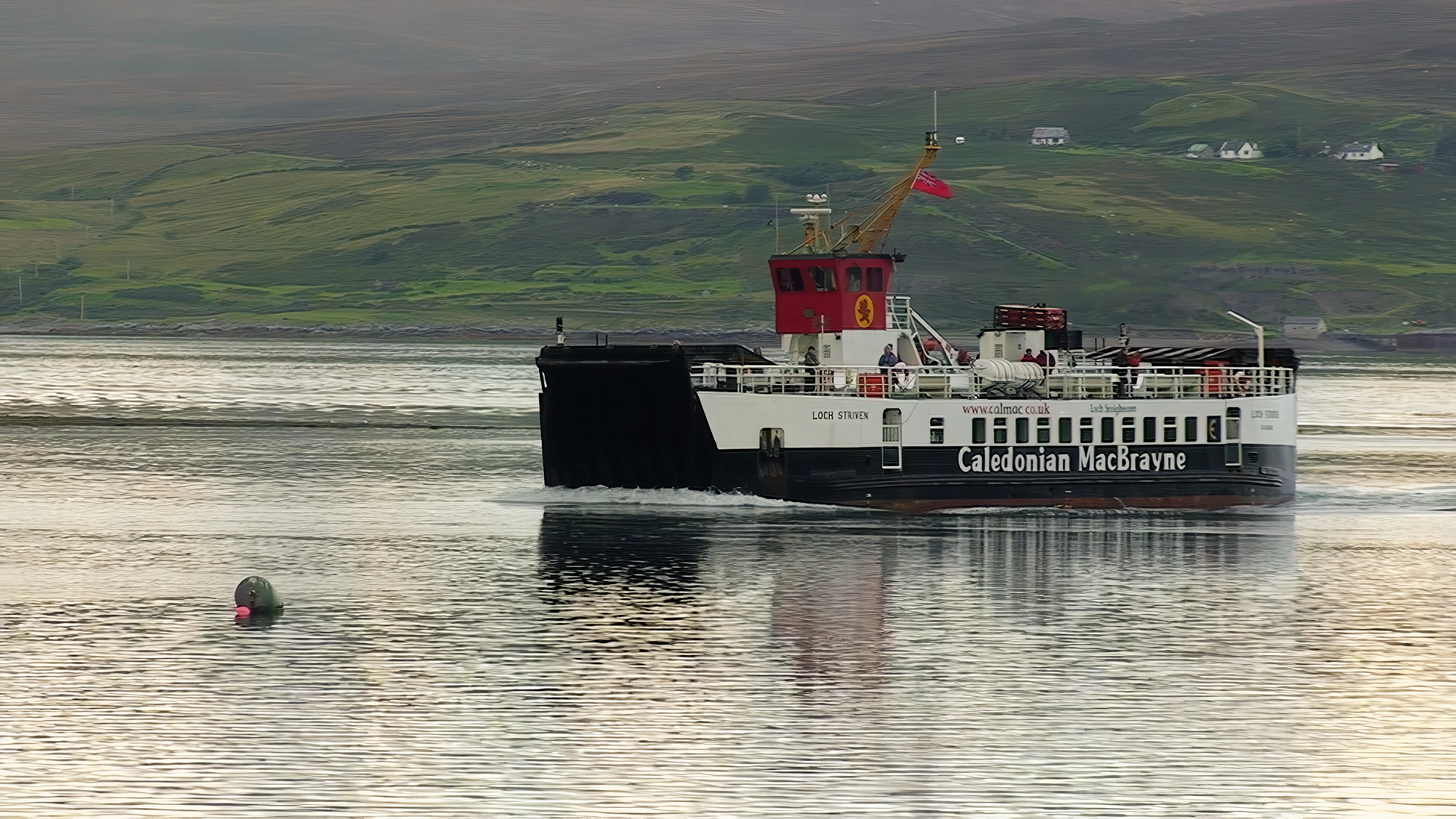 At last, the 17:35 ferry to Raasay arrives.