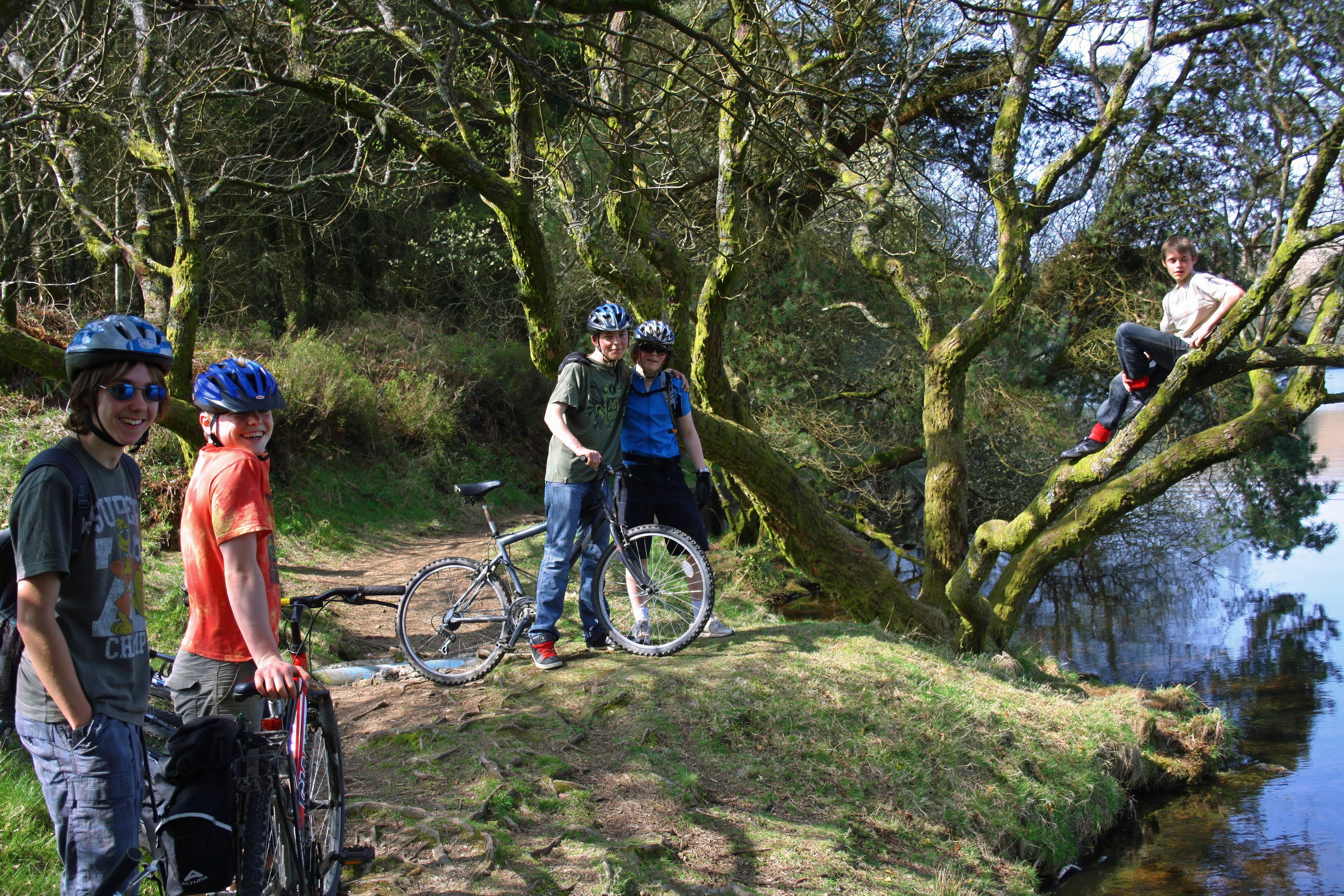 Jack, Brodie, Arthur, Ash and Connor at the start of the Venford Reservoir track.