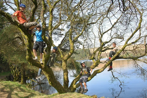 10 Apr 2011 · Brodie, Ash, Arthur, Jack and Connor beside Venford Reservoir.