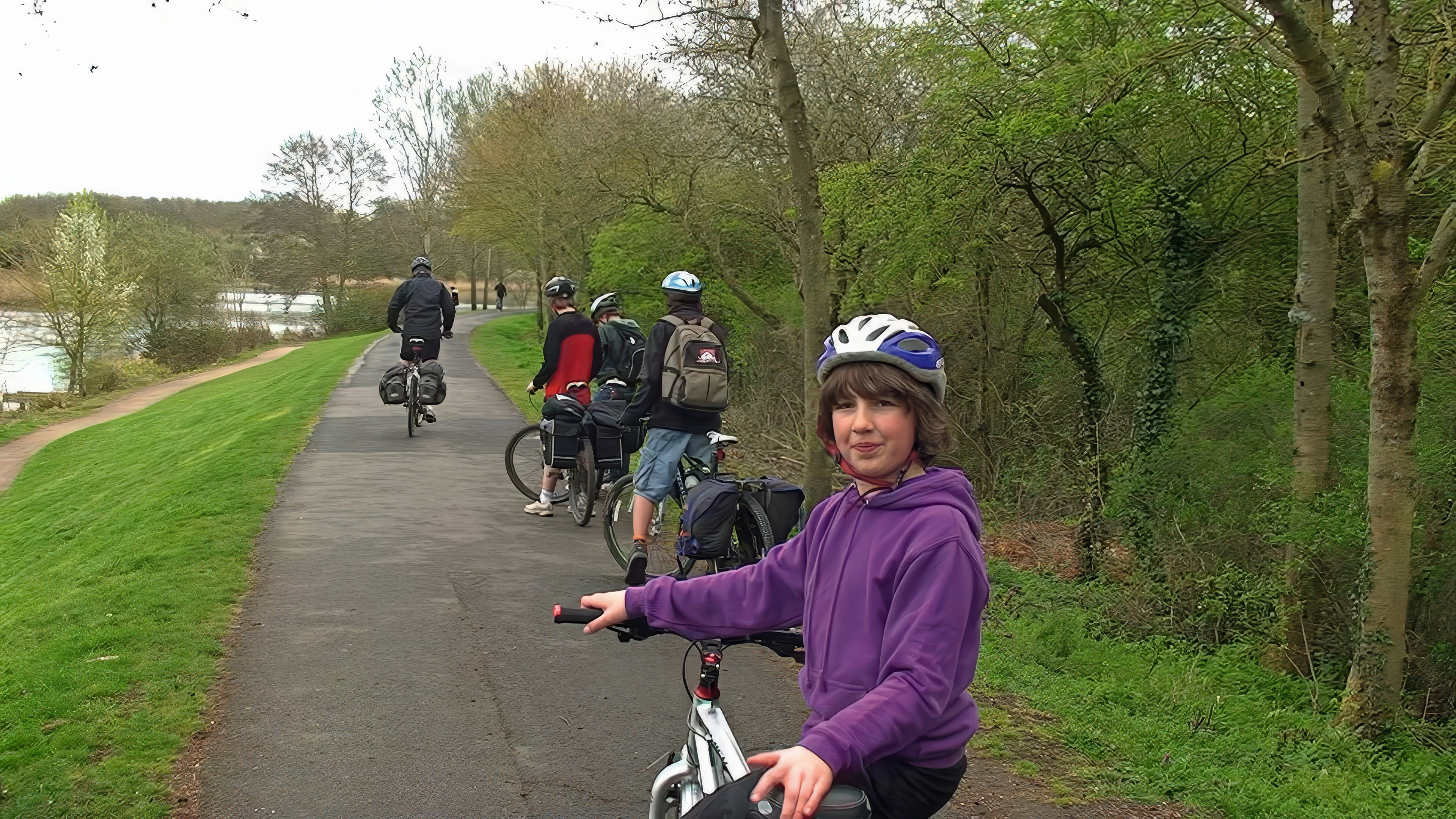 Riding through Arrow Valley Park, 1.9 miles from Redditch station