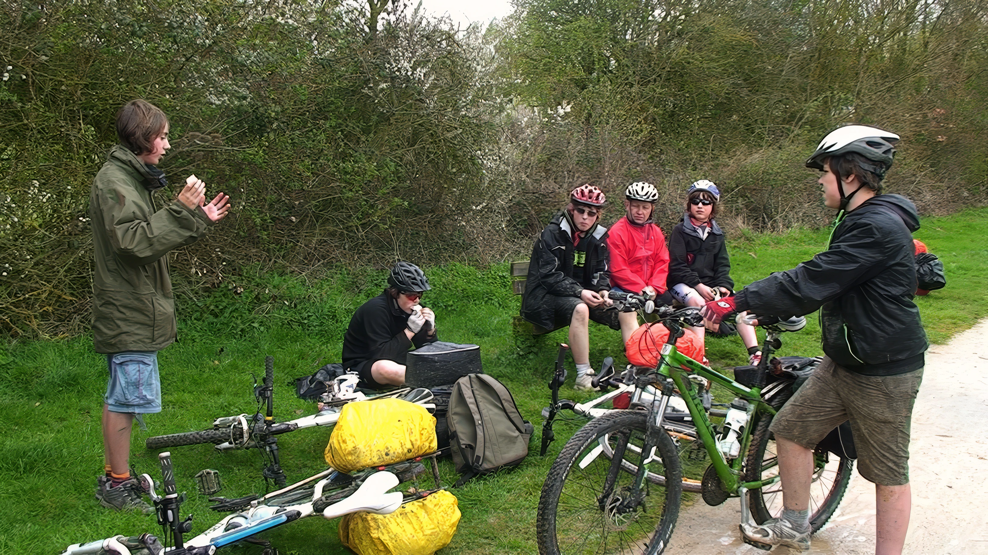 A wet lunch on the Greenway near Long Marston, 8 miles into the ride.