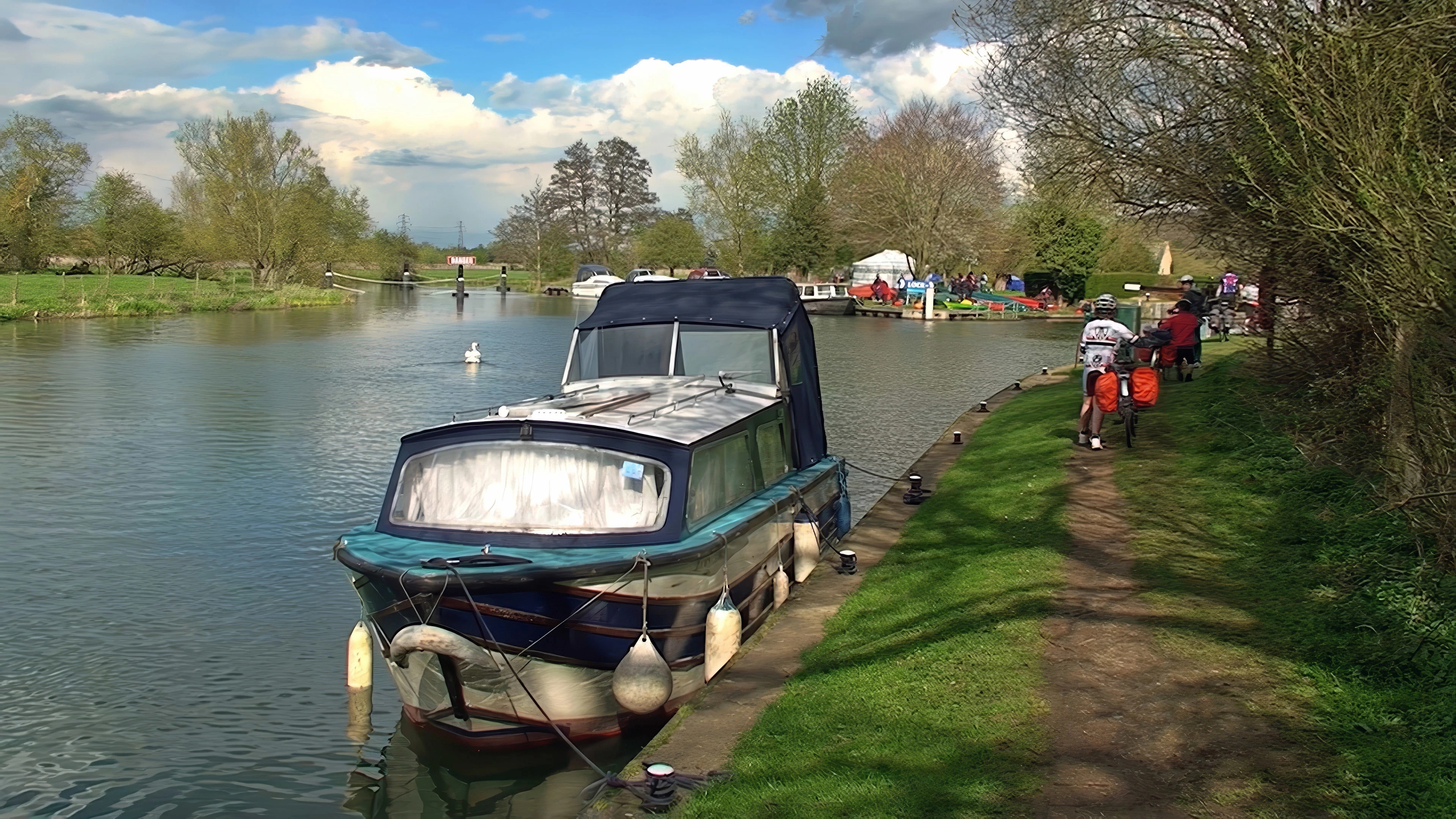 Starting along the Thames path from Swinford Bridge, Eynsham, 30.9 miles in