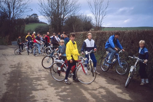 05 Feb 1989 · Huge turnout at Waterford Cross, near Broadhempston.